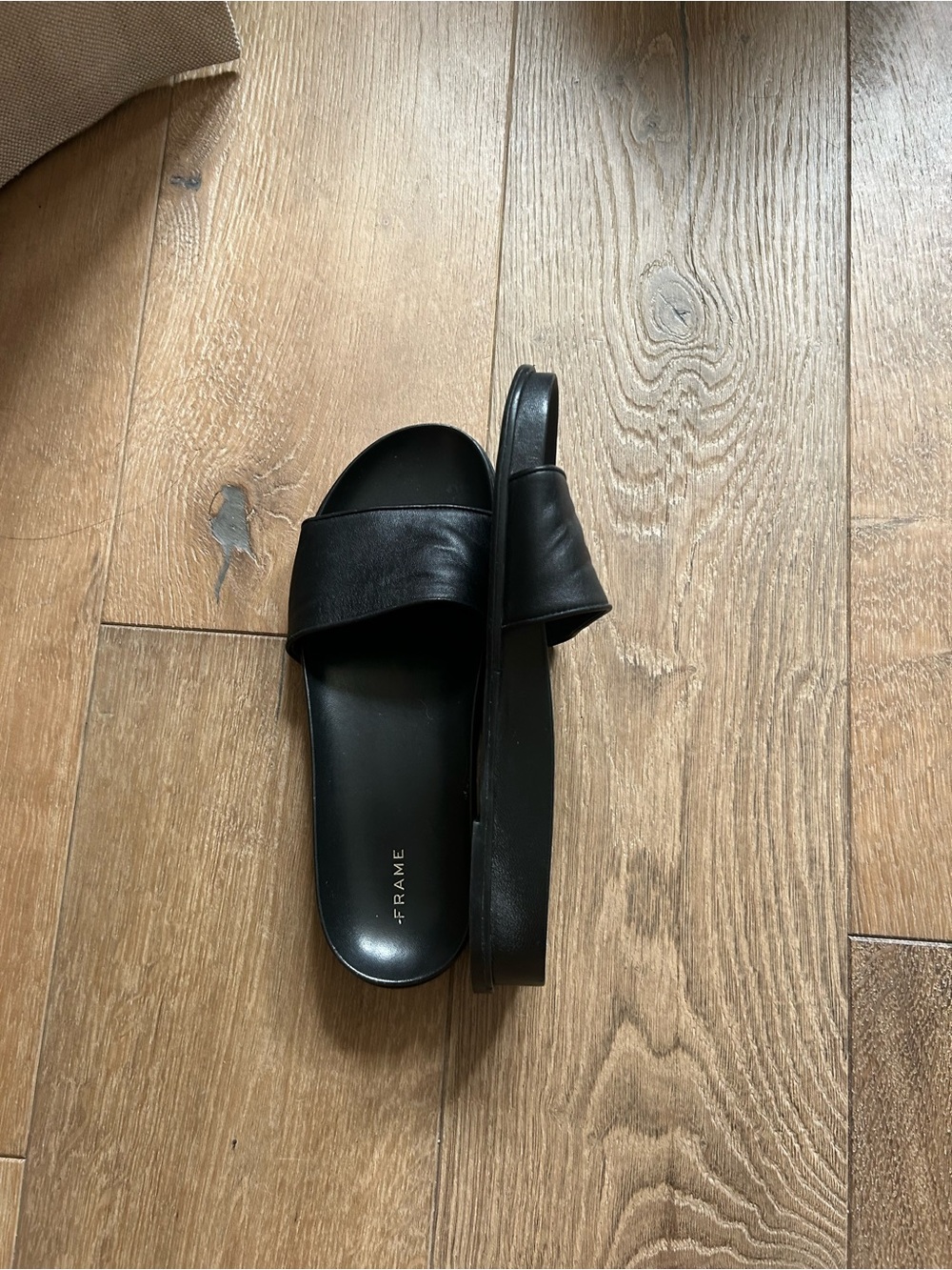 Frame Denim “Le Osbourne”Black Leather Slides/Mules - Picture 2 of 3